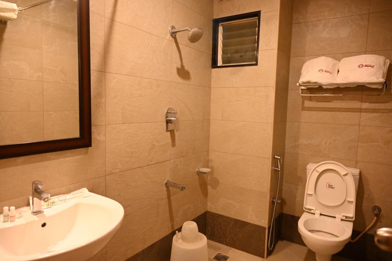 Hotel Sms Grand Imperial Велор Екстериор снимка