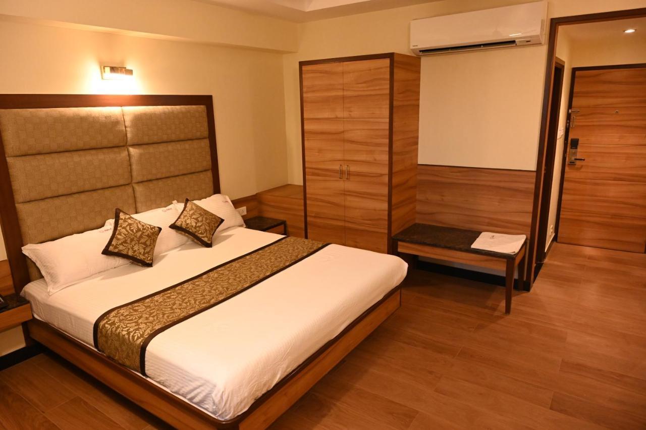 Hotel Sms Grand Imperial Велор Екстериор снимка