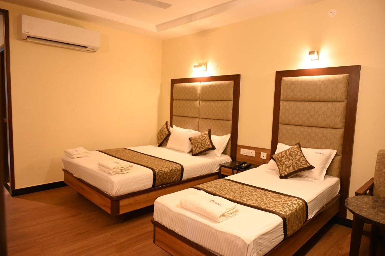 Hotel Sms Grand Imperial Велор Екстериор снимка