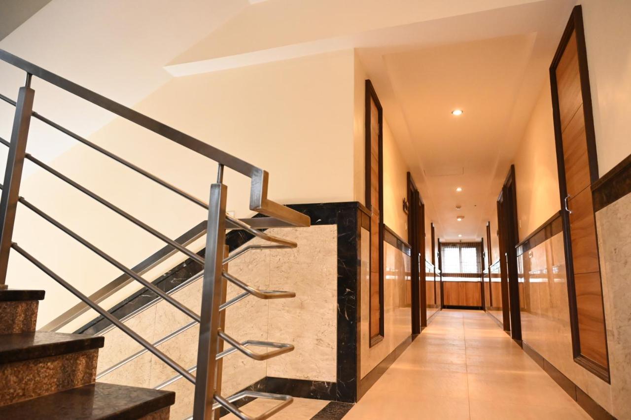 Hotel Sms Grand Imperial Велор Екстериор снимка
