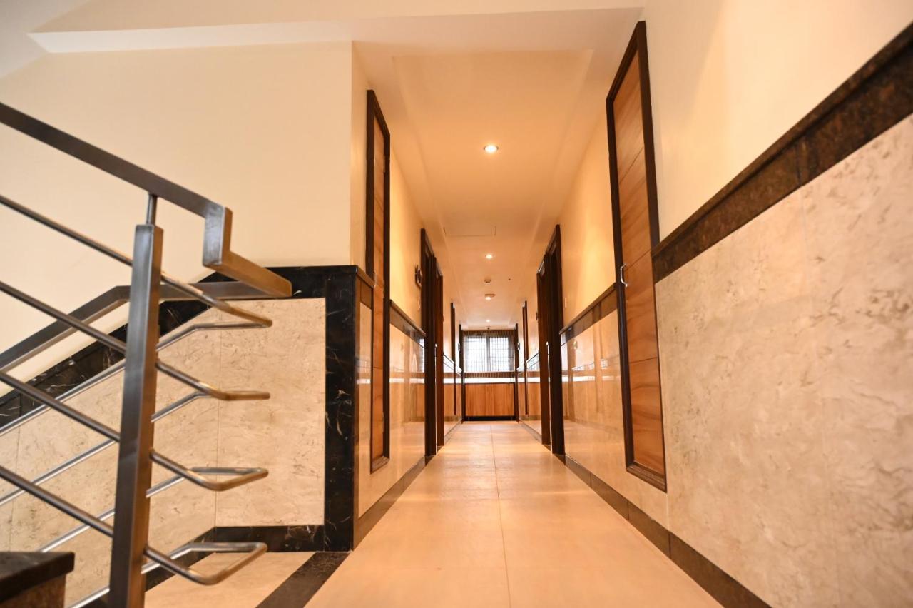 Hotel Sms Grand Imperial Велор Екстериор снимка
