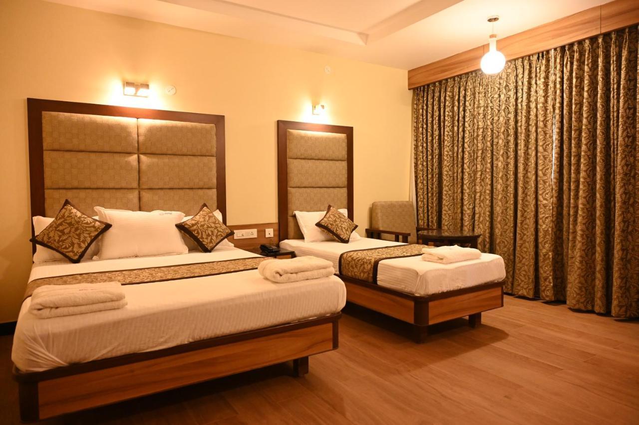 Hotel Sms Grand Imperial Велор Екстериор снимка
